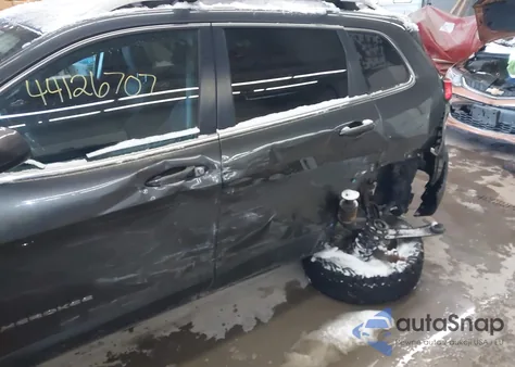 2016 Jeep Cherokee Latitude z USA, uszkodzony, nr VIN 1C4PJMCS7GW235891